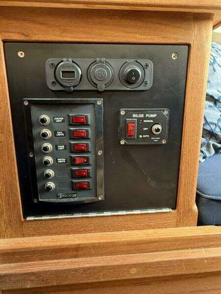 Horizon Cat electrical panel Horizon Cat electrical panel