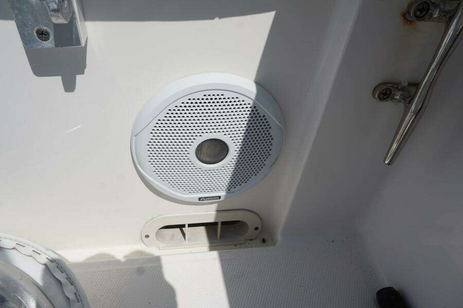 2012 32 Regulator 32 FS Past Time Fusion Speakers (1)