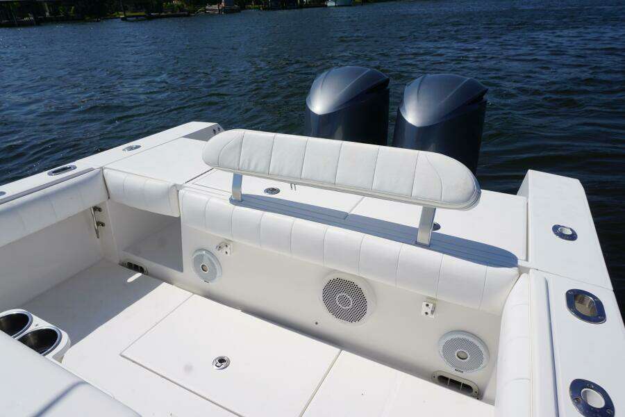 2012 32 Regulator 32 FS Past Time Walk Through Transom (3)