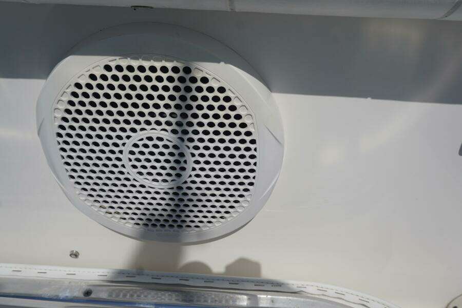 2012 32 Regulator 32 FS Past Time Fusion Speakers (2)