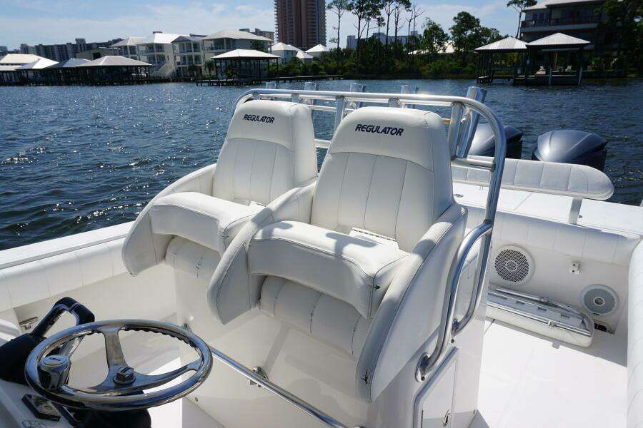 2012 32 Regulator 32 FS Past Time Helm Seating (2)