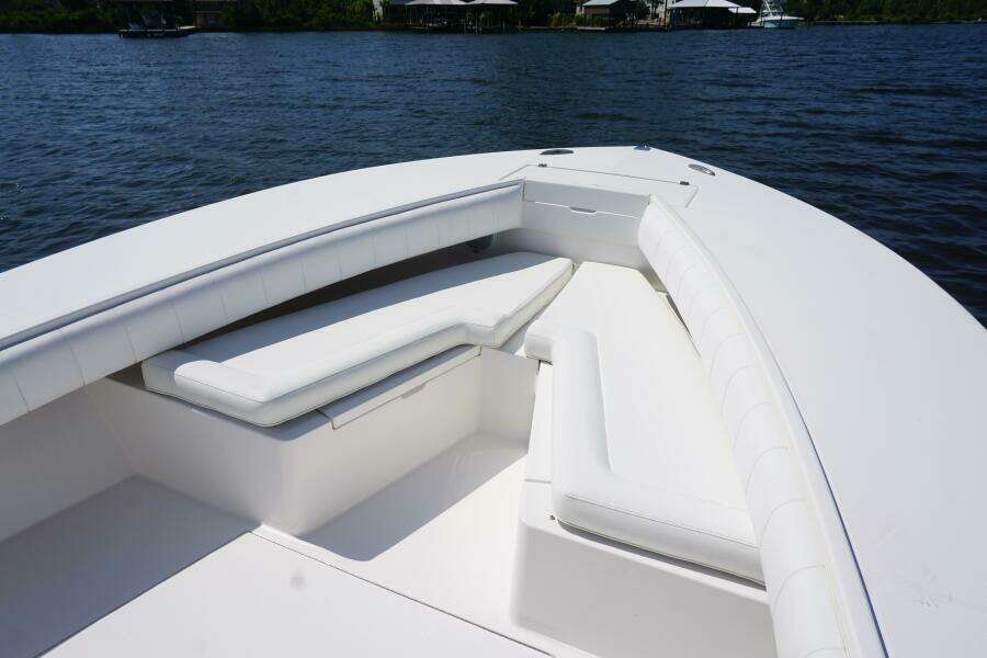 2012 32 Regulator 32 FS Past Time Bow Seating (4)
