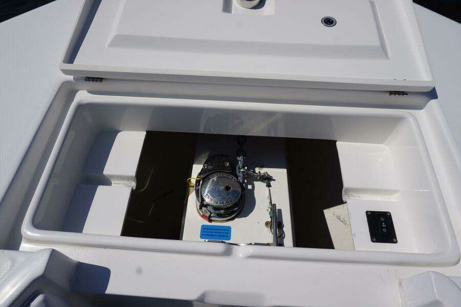 2021 32 Regulatore 32 FS Past Time Windlass (1)
