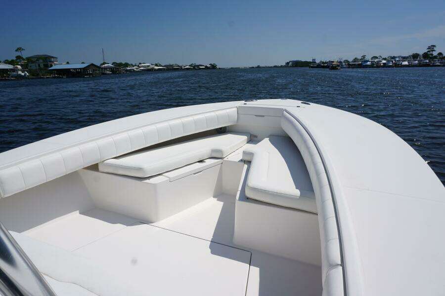 2012 32 Regulator 32 FS Past Time Bow Seating (1)
