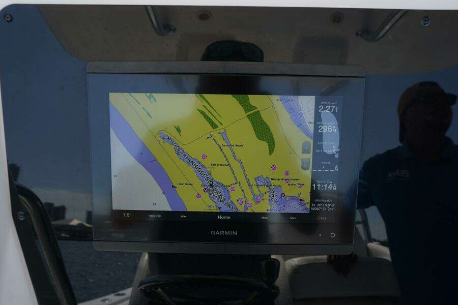 2012 32 Regulator 32 FS Past Time Helm Console (10)