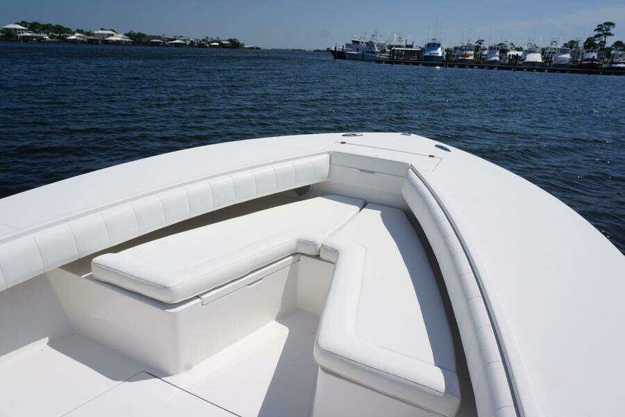 2012 32 Regulator 32 FS Past Time Bow Seating (2)