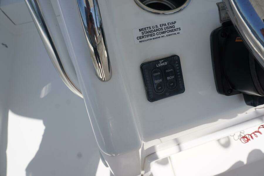 2012 32 Regulator 32 FS Past Time Tackle Center (2)
