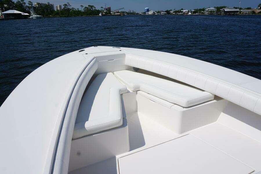 2012 32 Regulator 32 FS Past Time Bow Seating (3)