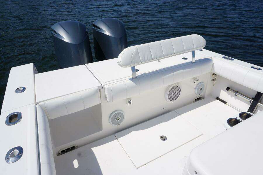 2012 32 Regulator 32 FS Past Time Walk Through Transom (4)