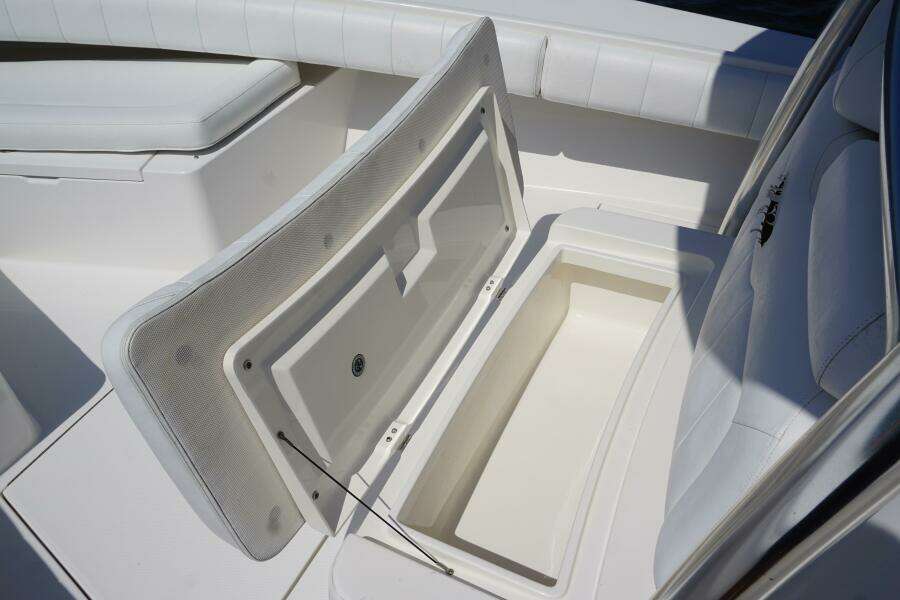 2012 32 Regulator 32 FS Forward Console (4)
