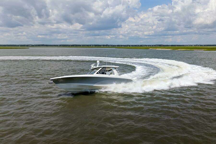 Boston Whaler 380 Realm- Running Profile 