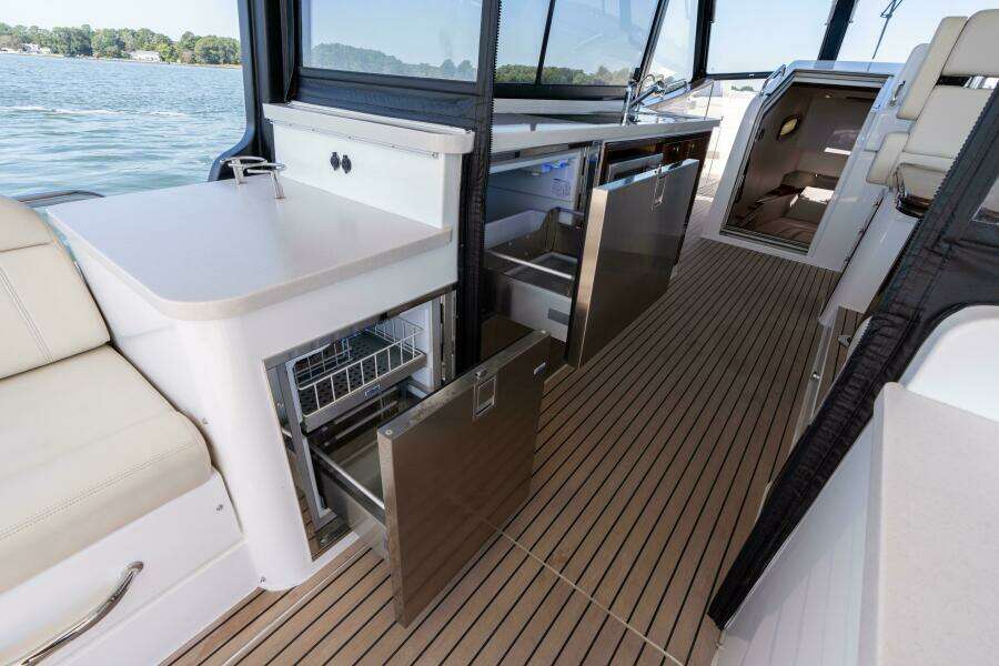 Middle Path 42ft MJM Yacht For Sale