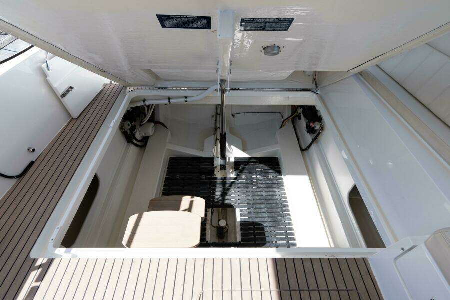 Middle Path 42ft MJM Yacht For Sale