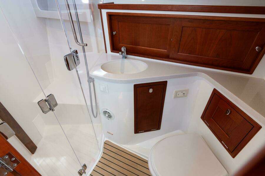 Middle Path 42ft MJM Yacht For Sale