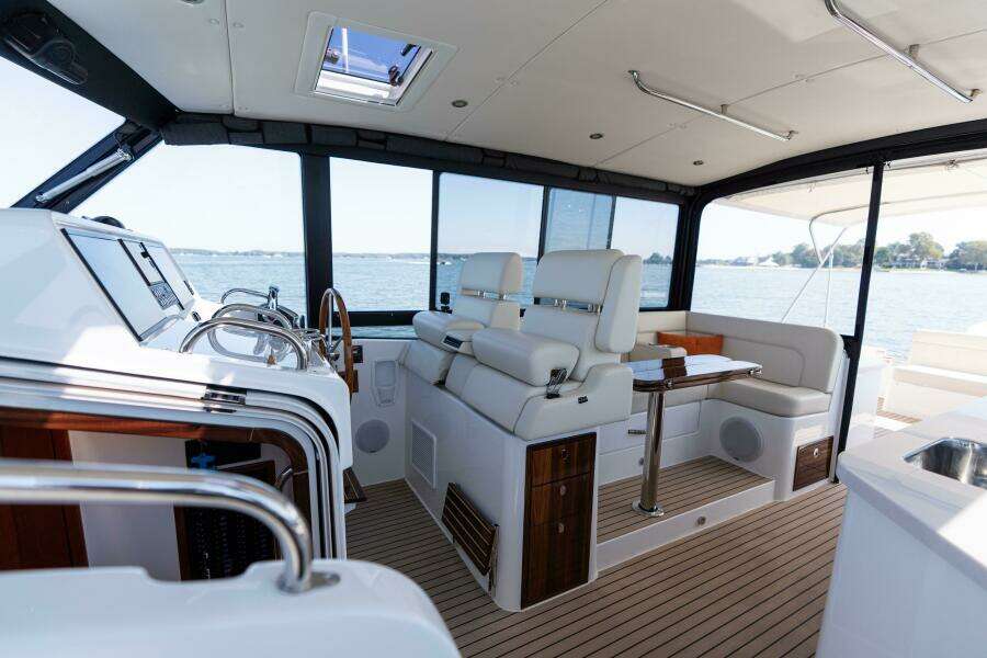 Middle Path 42ft MJM Yacht For Sale