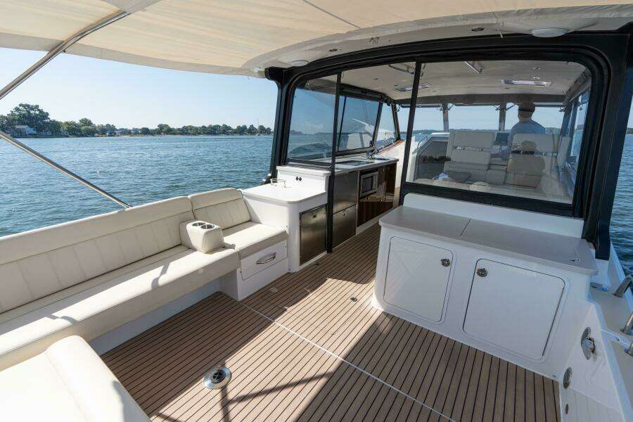 Middle Path 42ft MJM Yacht For Sale