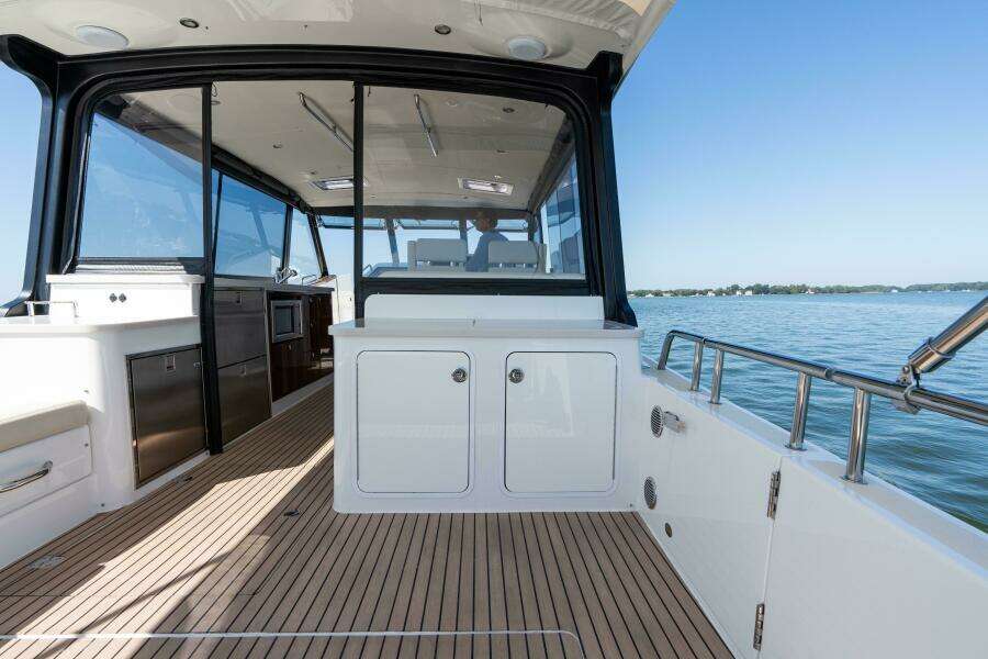 Middle Path 42ft MJM Yacht For Sale