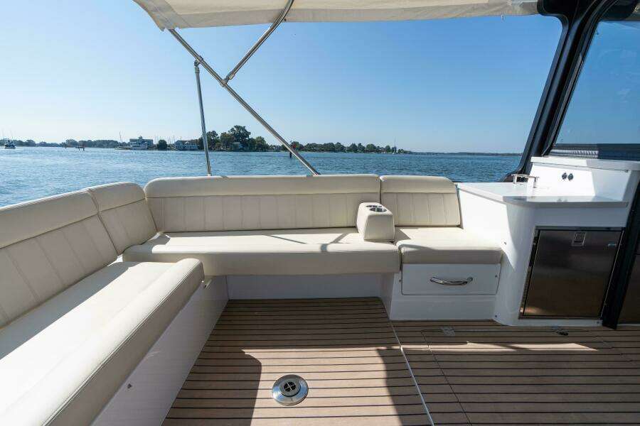 Middle Path 42ft MJM Yacht For Sale