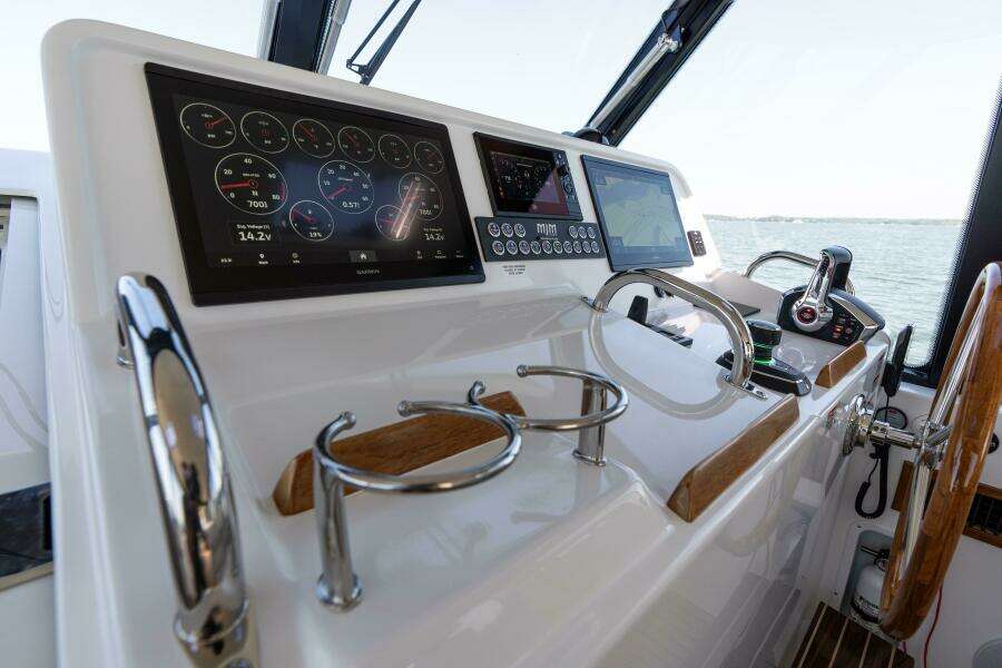 Middle Path 42ft MJM Yacht For Sale
