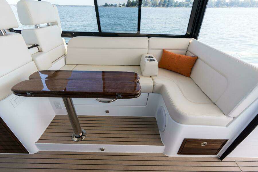 Middle Path 42ft MJM Yacht For Sale