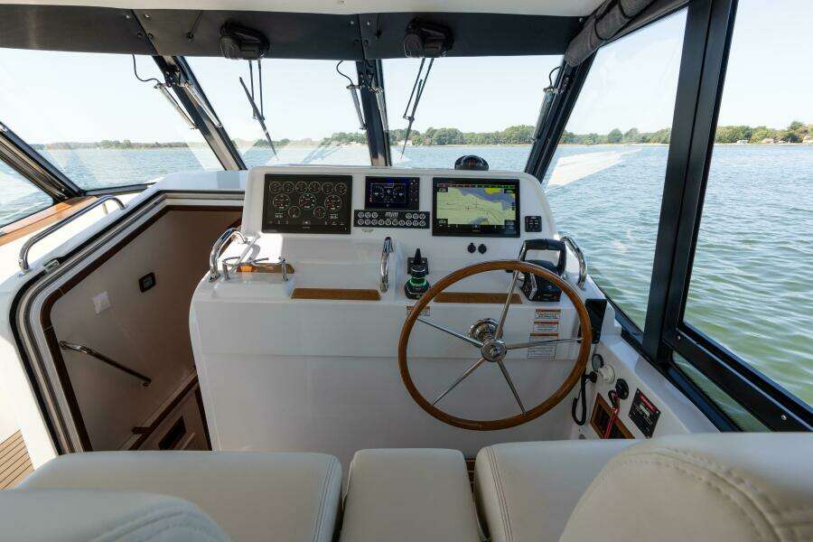 Middle Path 42ft MJM Yacht For Sale