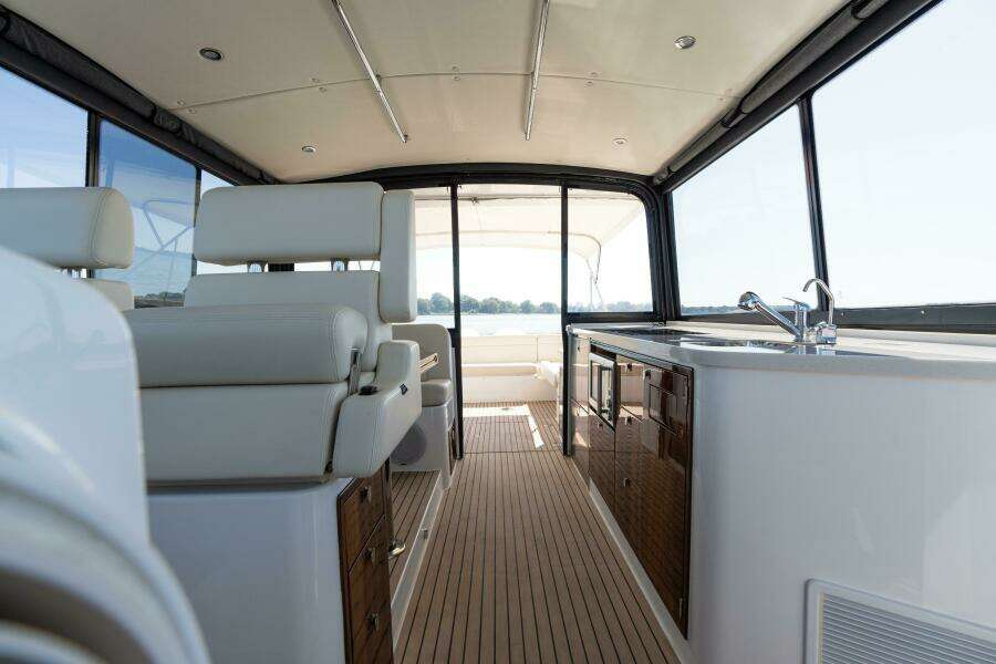 Middle Path 42ft MJM Yacht For Sale