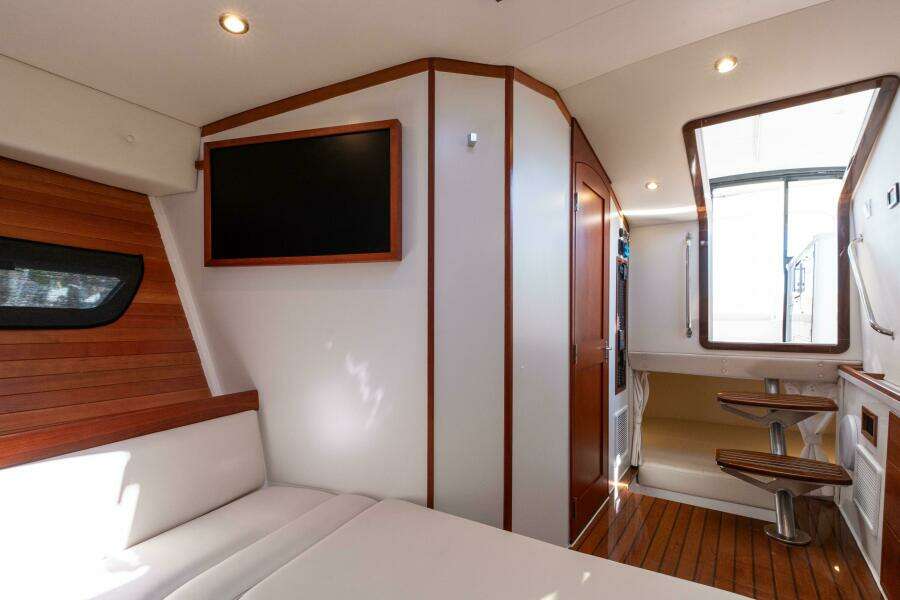 Middle Path 42ft MJM Yacht For Sale