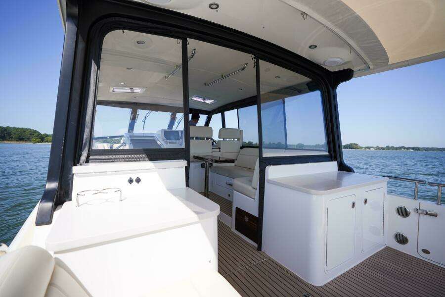 Middle Path 42ft MJM Yacht For Sale