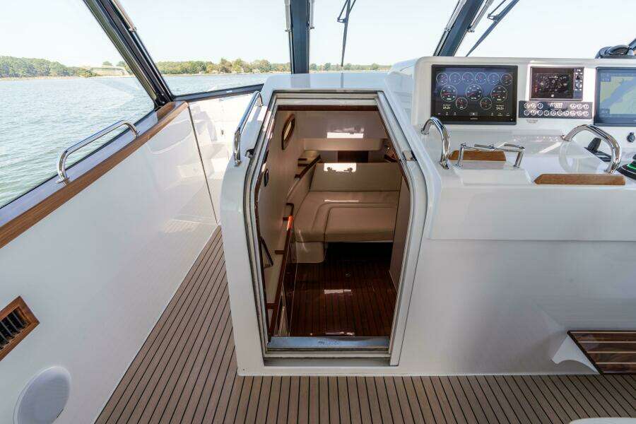 Middle Path 42ft MJM Yacht For Sale