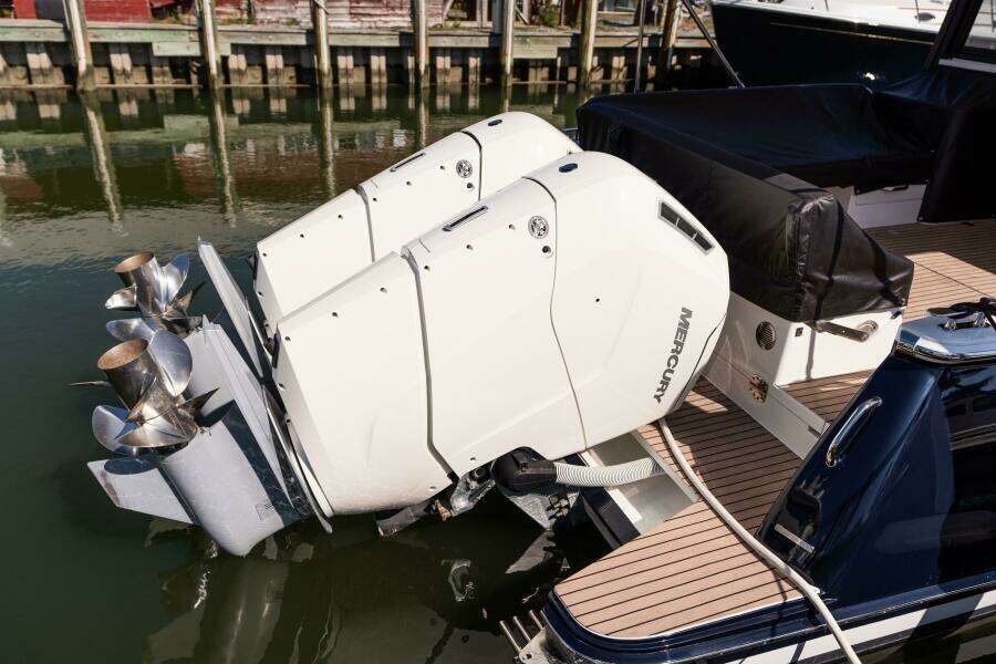 Middle Path 42ft MJM Yacht For Sale
