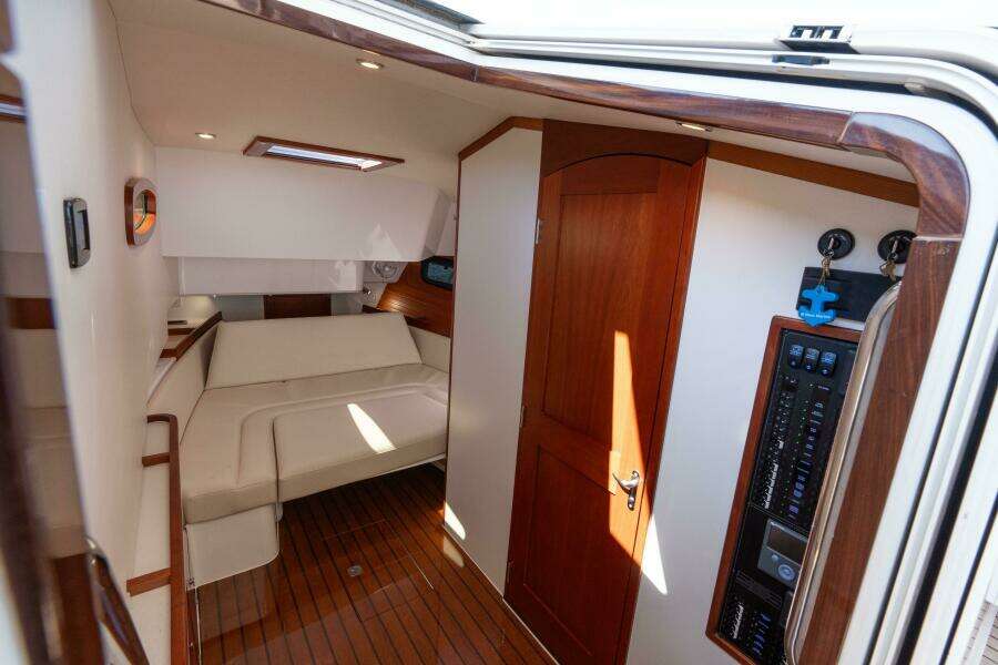 Middle Path 42ft MJM Yacht For Sale