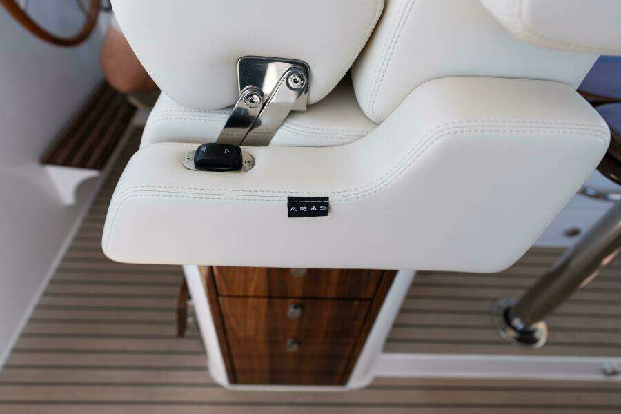 Middle Path 42ft MJM Yacht For Sale