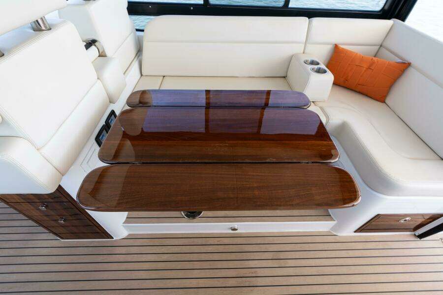 Middle Path 42ft MJM Yacht For Sale