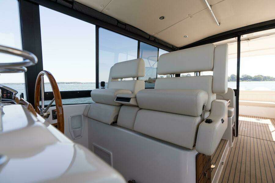 Middle Path 42ft MJM Yacht For Sale