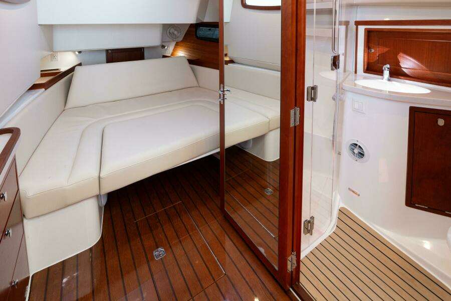 Middle Path 42ft MJM Yacht For Sale