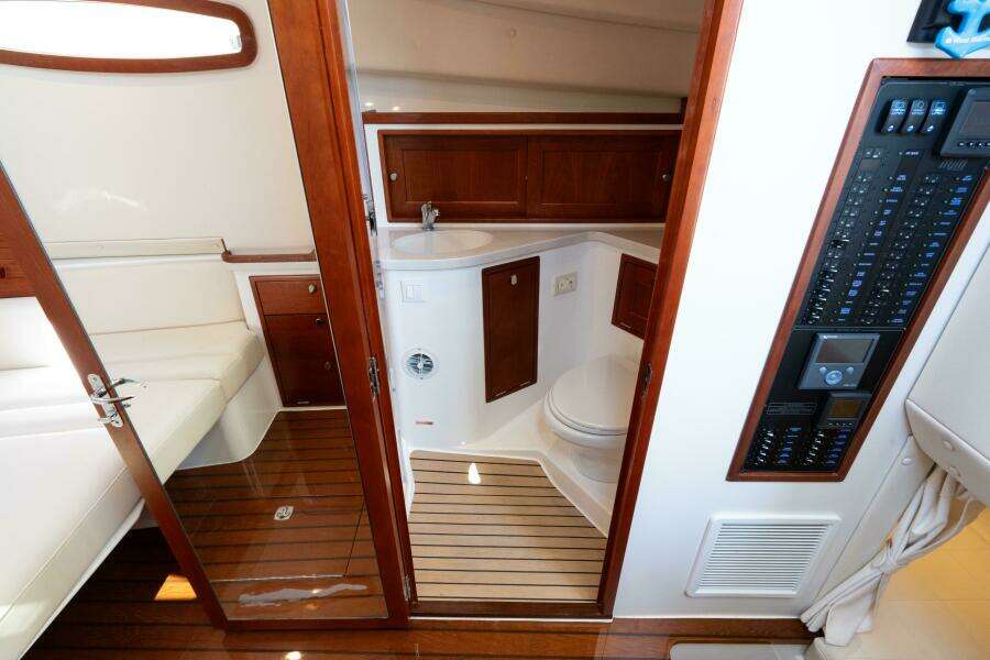 Middle Path 42ft MJM Yacht For Sale