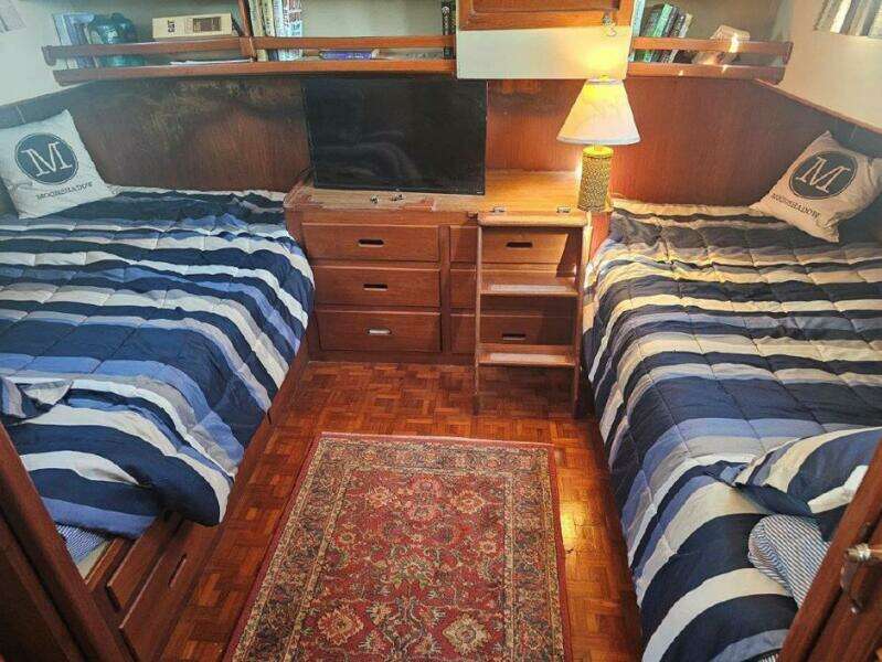 Moonshadow 42ft Grand Banks Yacht For Sale