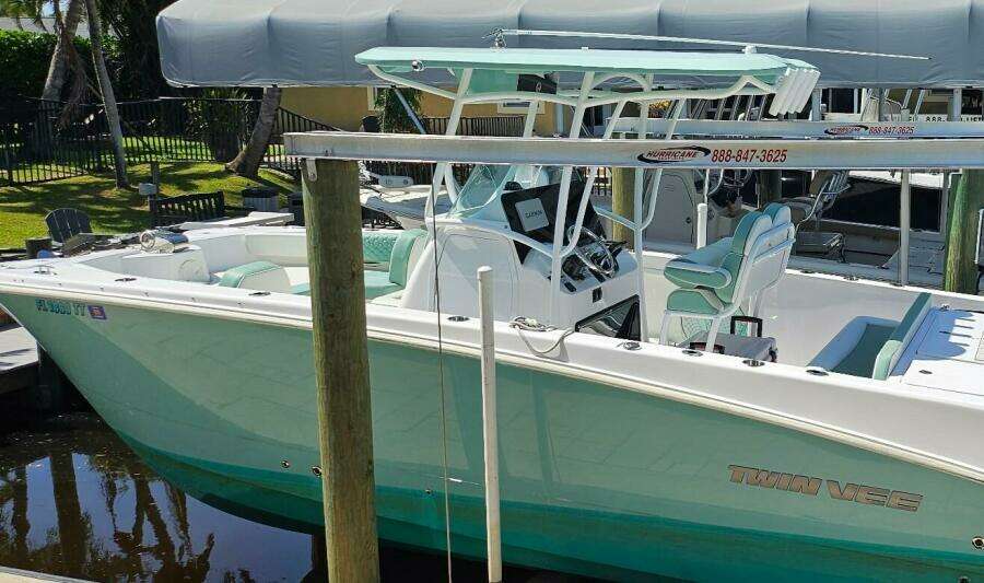 24ft Twin Vee Yacht For Sale