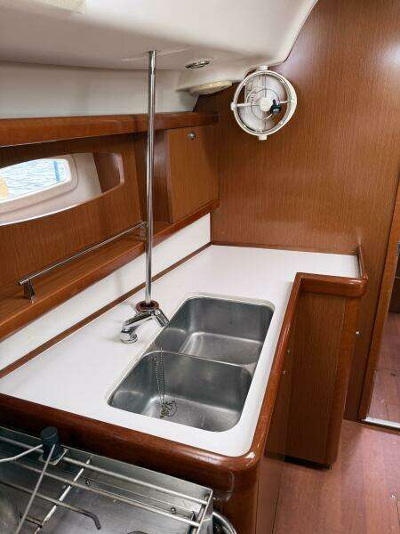 Vision 360 43ft Beneteau Yacht For Sale