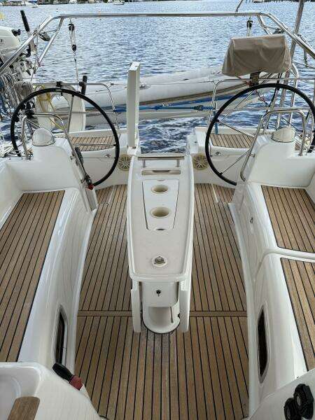 Vision 360 43ft Beneteau Yacht For Sale
