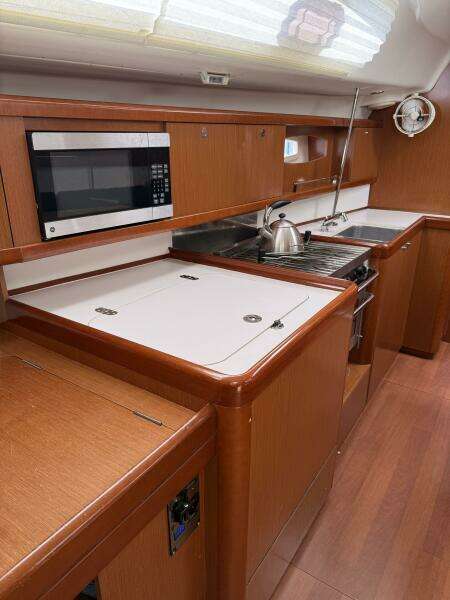 Vision 360 43ft Beneteau Yacht For Sale