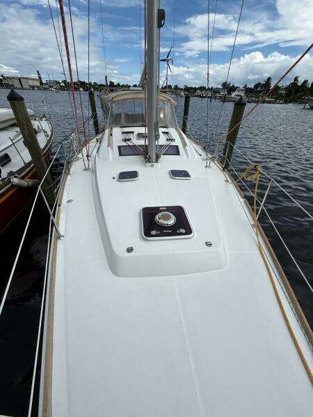 Vision 360 43ft Beneteau Yacht For Sale