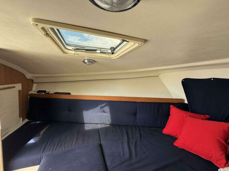 26ft Limestone Yacht For Sale