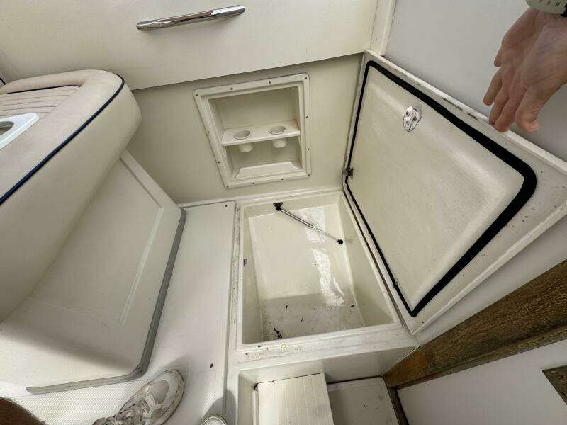 26ft Limestone Yacht For Sale