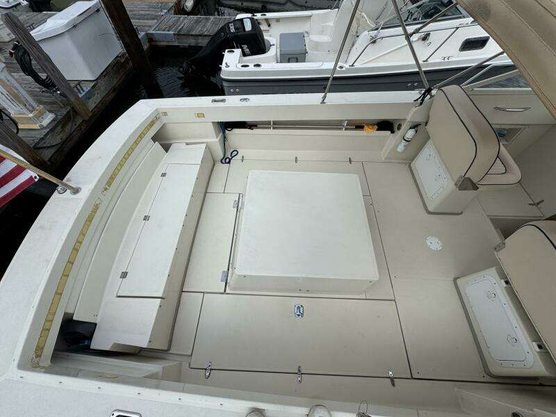 26ft Limestone Yacht For Sale
