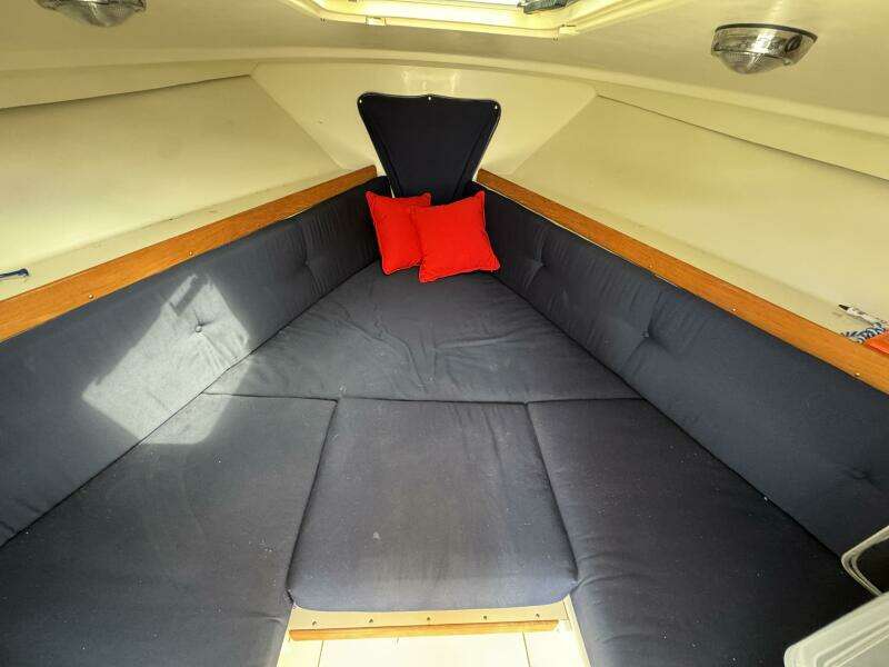 26ft Limestone Yacht For Sale