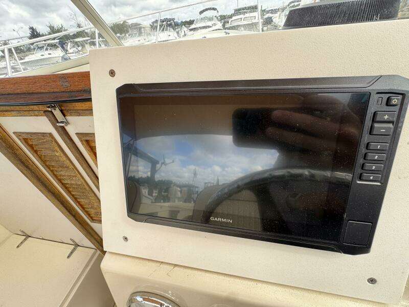 26ft Limestone Yacht For Sale