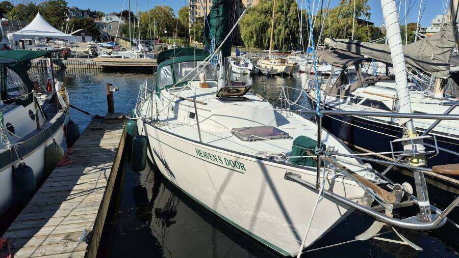 Heaven s Door 35ft Niagara Yacht For Sale