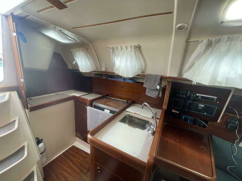 Valkyrie 32ft Beneteau Yacht For Sale