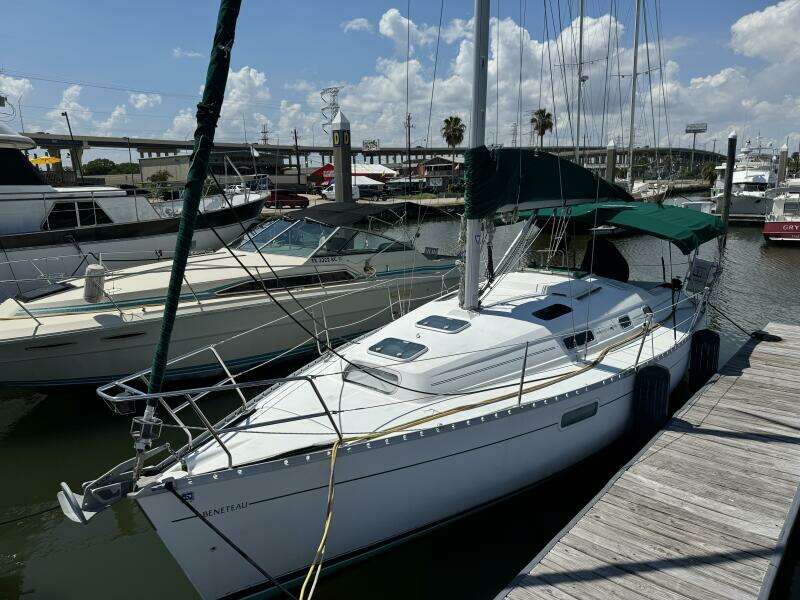 Valkyrie 32ft Beneteau Yacht For Sale